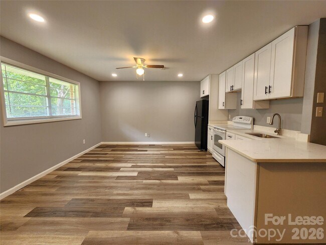 Foto del edificio - 210 N Salisbury Ave