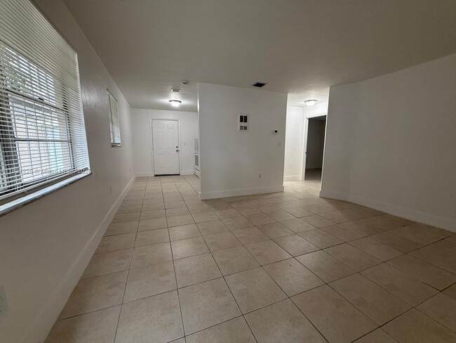 Building Photo - 1745 NW 47th Ter