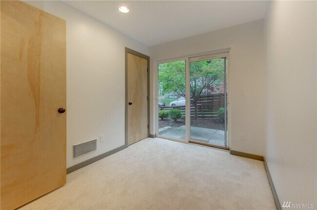 Foto del edificio - 4032 Pasadena Pl NE