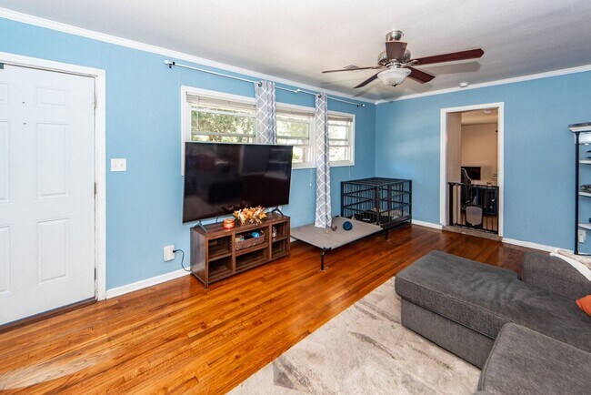 Building Photo - 1233 Hawthorne Cir
