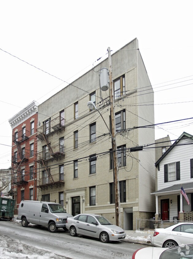 Primary Photo - 251 E 236th St