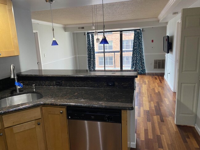Building Photo - 759 2nd St