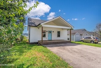 Building Photo - 5004 Knoxwood Dr