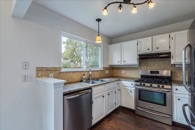 Foto del edificio - 6018 Baton Rouge Dr