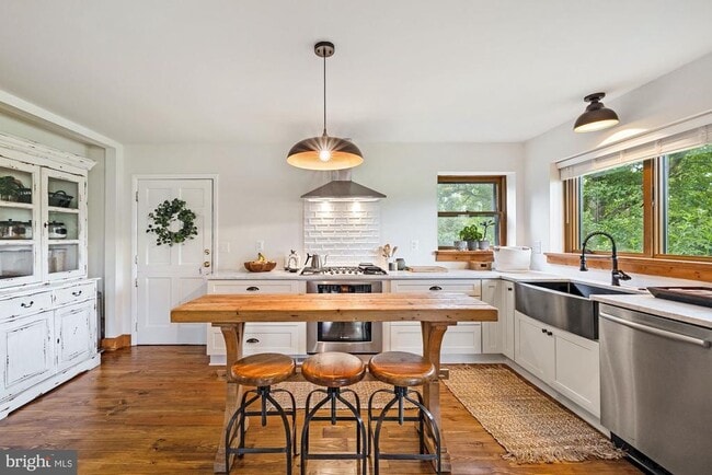 Building Photo - 35299 Snickersville Turnpike