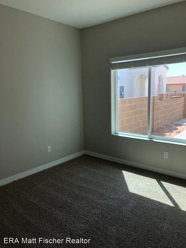 Foto del edificio - 3 br, 2 bath House - 392 E Orchid St