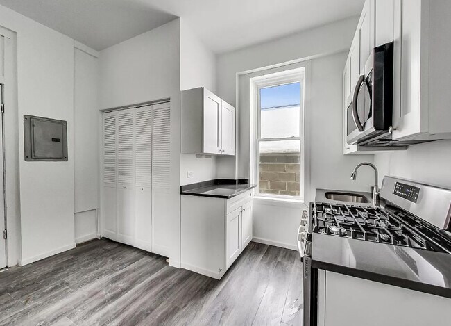 Foto del edificio - 2438 W 25th St