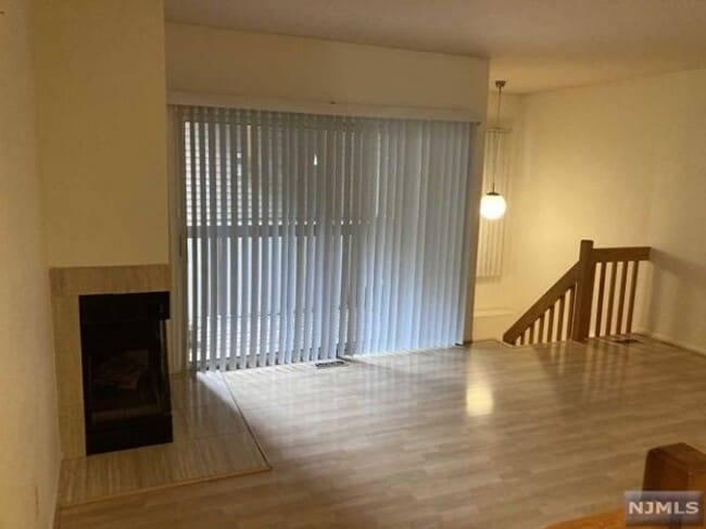 Building Photo - 531 Windsor Dr