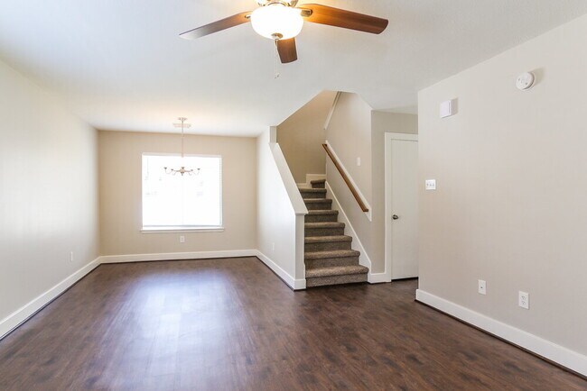 Foto del edificio - 9711 Farrell Dr