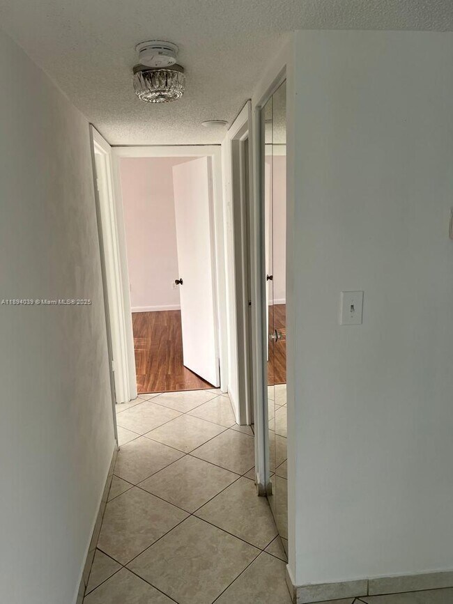 Foto del edificio - 1200 NE Miami Gardens Dr
