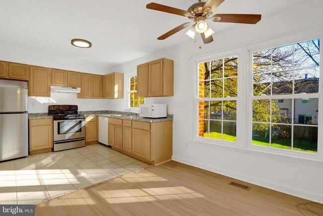 Foto del edificio - 9911 Whitewater Dr