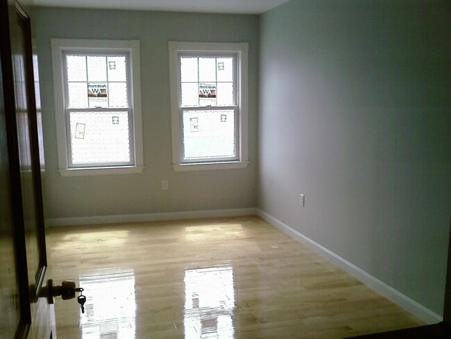 Building Photo - amazing 8 Bed 9 Bath available 9/1/26