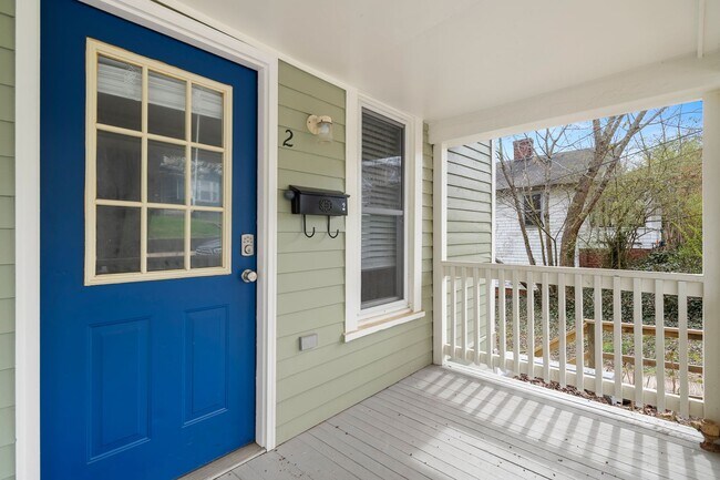 Foto del edificio - Updated Asheville Apartment