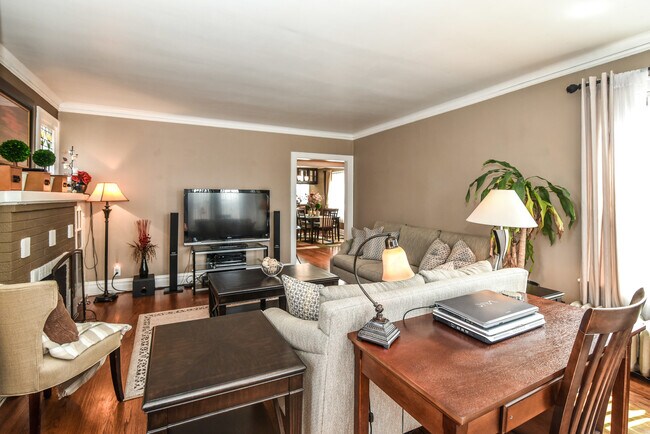 Foto del edificio - 5923 N Fairfield Ave