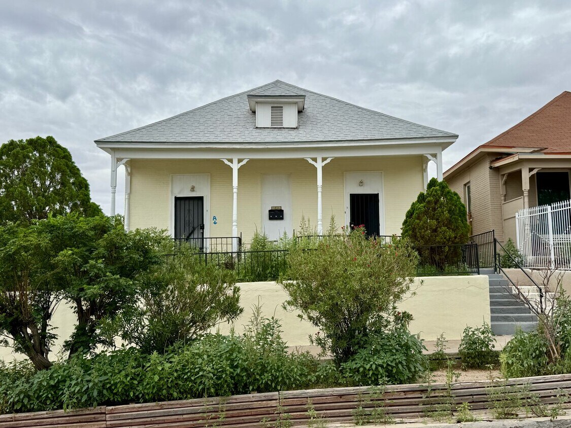 Primary Photo - 1211 N Ochoa St