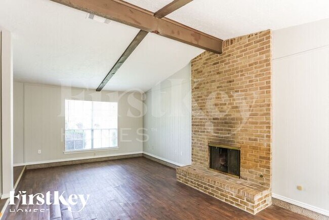 Foto del edificio - 2110 Richbrook Dr