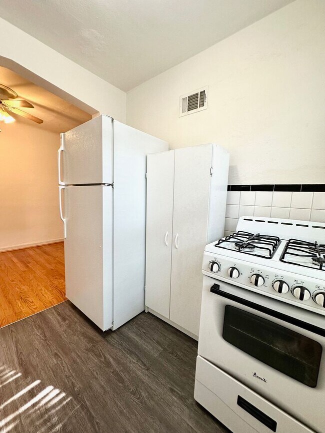 Foto del edificio - 6371-6371 Sutherland Ave