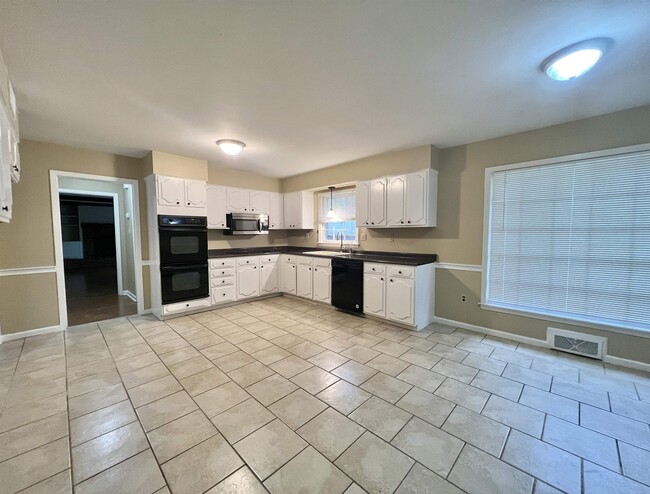 Building Photo - 6790 Kelmscott Dr