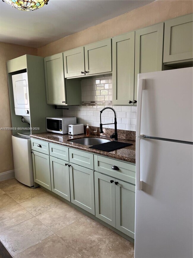 Foto del edificio - 680 SW 10th St