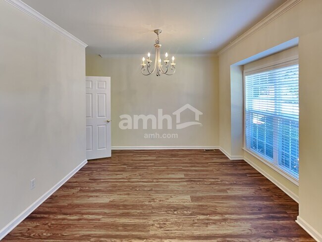 Foto del edificio - 420 Laurel Hills Dr