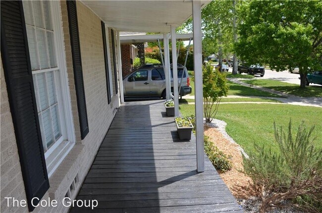 Foto del edificio - 2 br, 1 bath House - 4320 Donnelly Ave