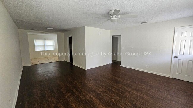 Building Photo - 3018 Donna Dr