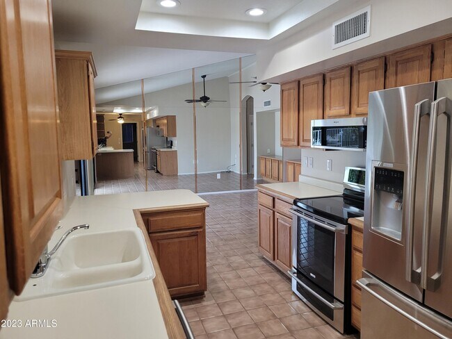 Building Photo - 13546 W Spring Meadow Dr