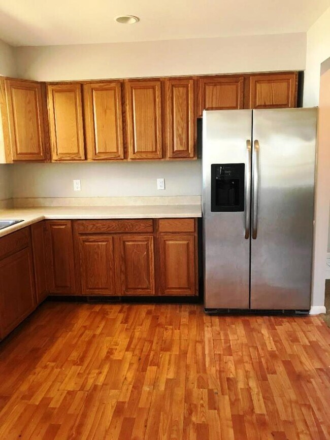 Foto del edificio - 110 Maple Ave