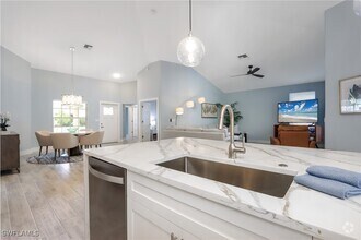 Building Photo - 1511 Whispering Oaks Cir