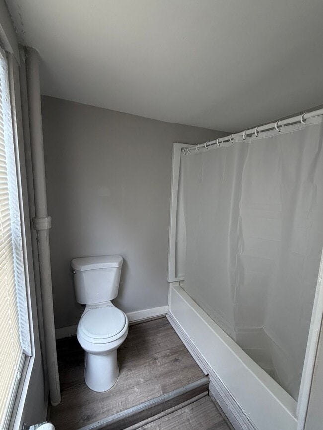 Building Photo - 04 Stewart