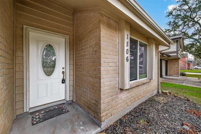 Foto del edificio - 1806 Foxlake Dr