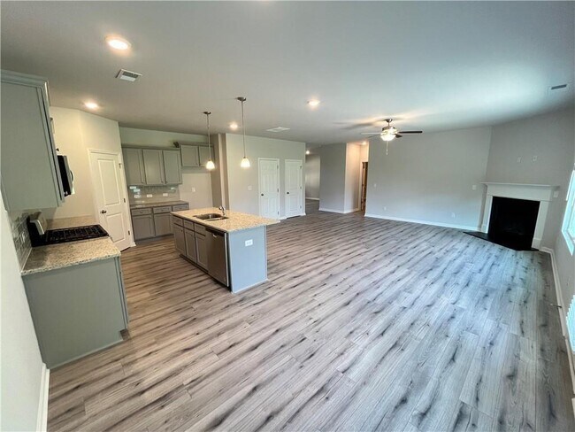 Foto del edificio - 675 Clark Lake Estates Dr