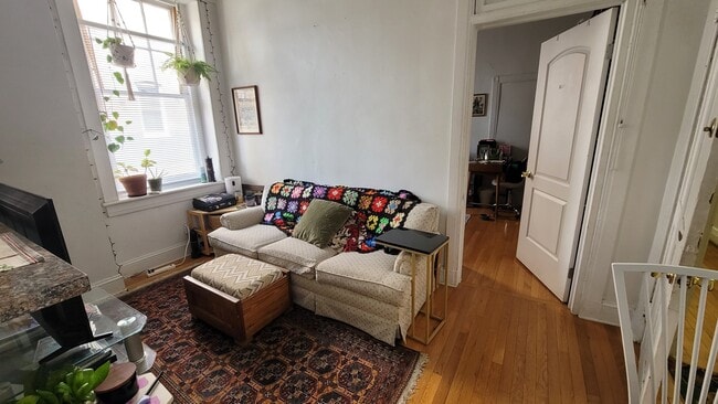 Photo - 421 W Grace St Apartment