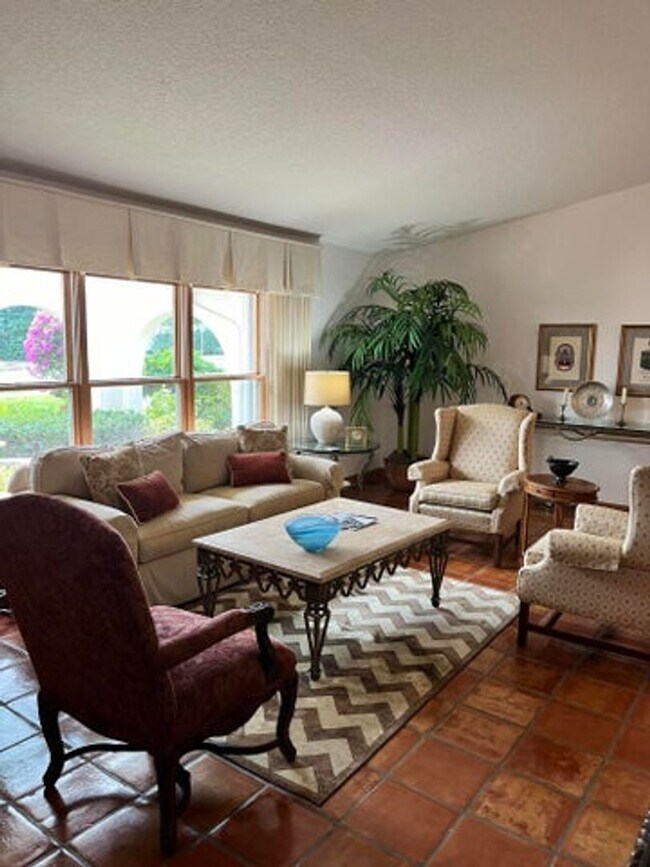 Foto del edificio - 103 Olympus Cir