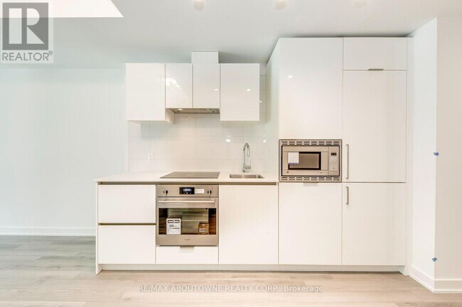 Photo du bâtiment - 230 Simcoe St