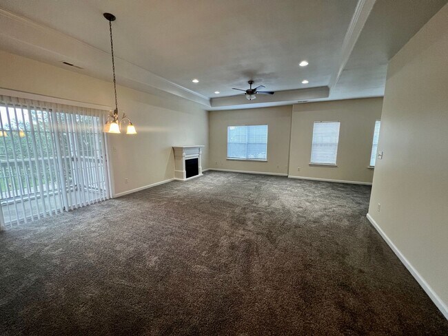 Building Photo - Available Now! 2nd Story, 3 Bed, 2.5 Bath Condo with Screened-in Balcony in Adams Landing