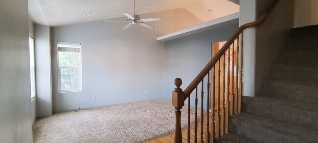 Foto del edificio - Spacious single family home in a quiet neighborhood