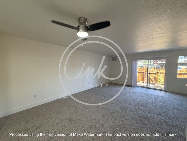 Building Photo - Newly Renovated 3 Bedroom Townhome