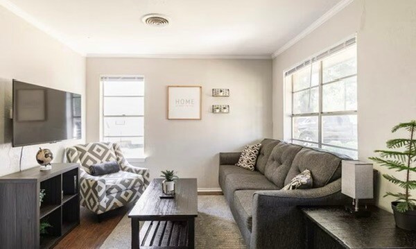 Foto principal - 204 Collinsville St