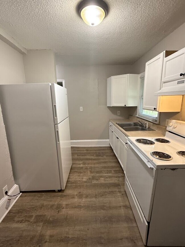 Foto del edificio - 4 Bed 1 Bath in Atlanta!