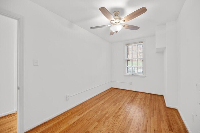 Foto del edificio - 2510 East Pl NW