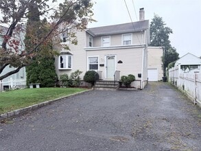 Building Photo - 20 Devoe St