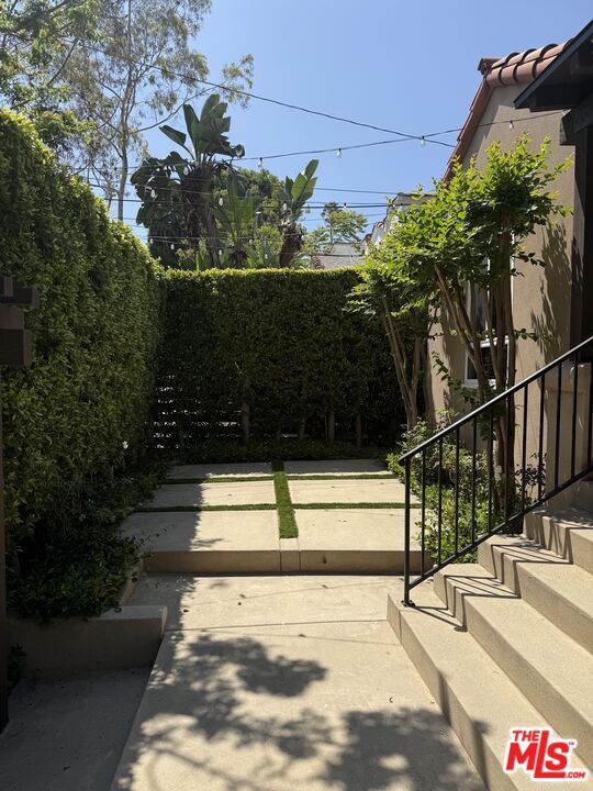 Foto del edificio - 9001 Phyllis Ave