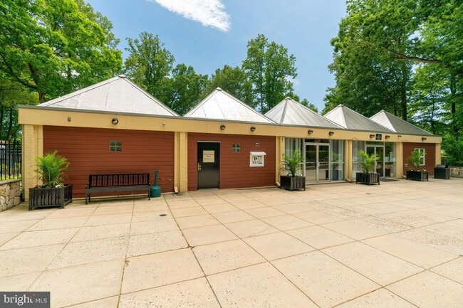 Building Photo - 3310 Woodburn Village Dr
