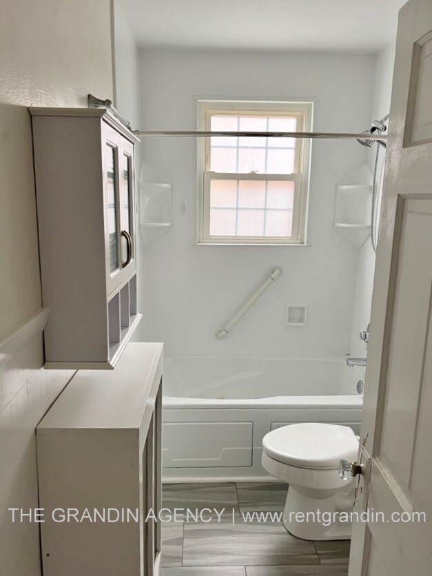 Foto del edificio - 1668 Brandon Ave SW