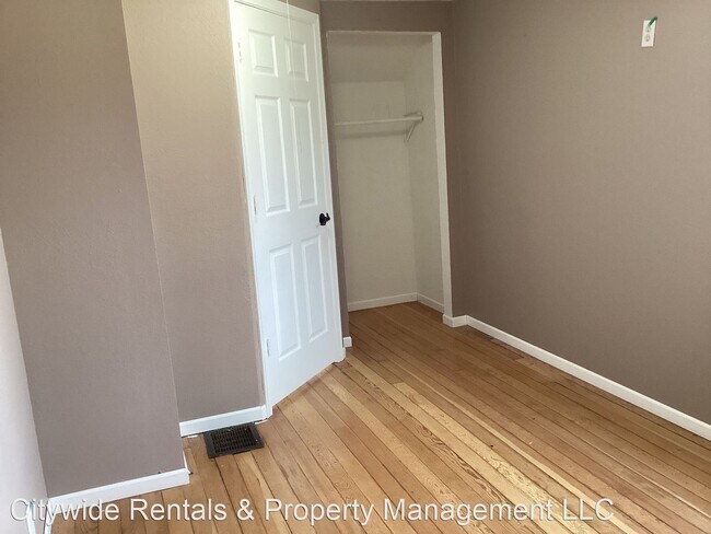 Building Photo - 2 br, 1 bath House - 6516 W Villard Ave