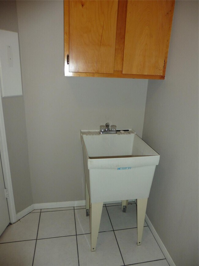 Building Photo - Duncaster Drive, Missouri City, TX 77459 - 3 BR 2.5 BA single-family home