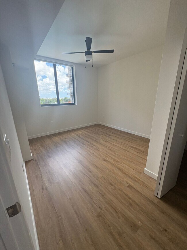 Foto del edificio - 981 E 27th St