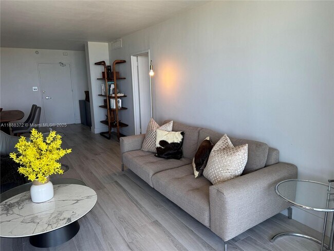 Building Photo - 5151 Collins Ave