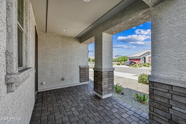 Building Photo - 14435 W El Cortez Pl